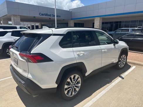 Used 2021 Toyota RAV4 XLE Premium FWD image 3