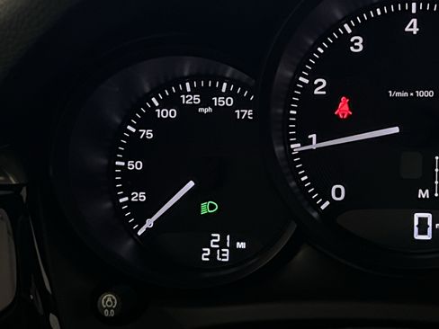 Used 2025 Porsche Macan image 22