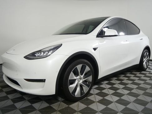 Used 2021 Tesla Model Y Long Range image 9