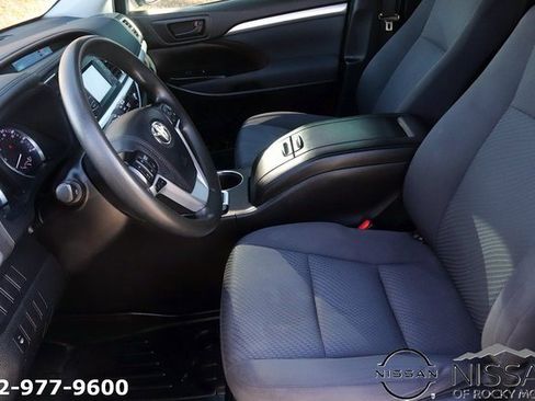 Used 2019 Toyota Highlander LE image 13