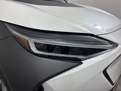 Used 2023 Subaru Solterra AWD image 4