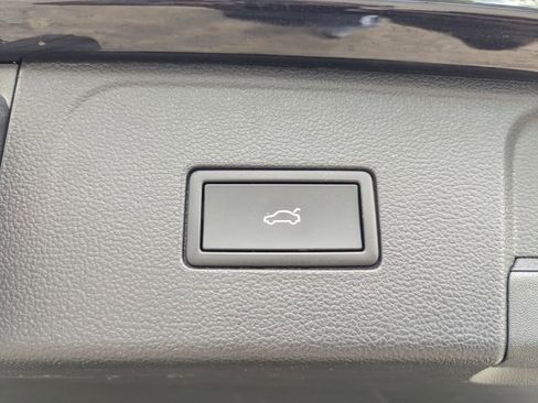 Used 2025 Volkswagen Atlas SE image 28