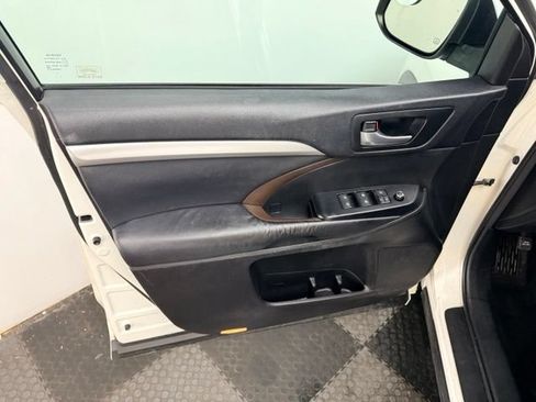 Used 2016 Toyota Highlander XLE AWD/4WD image 20