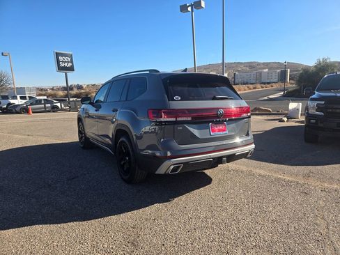 Used 2024 Volkswagen Atlas Peak Edition SE image 7