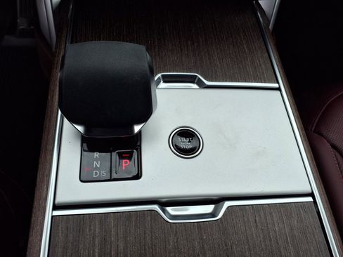 New 2025 Land Rover Range Rover SE image 13