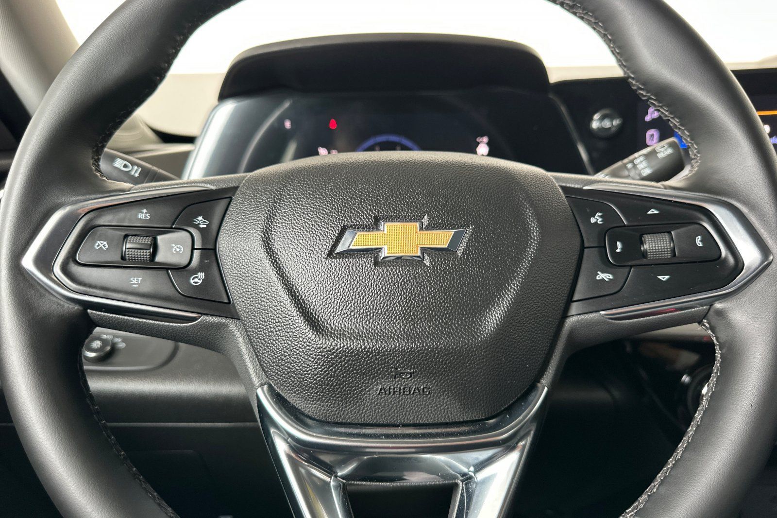 Used 2026 Chevrolet Trax LT w/ LT Convenience Package FWD image 30