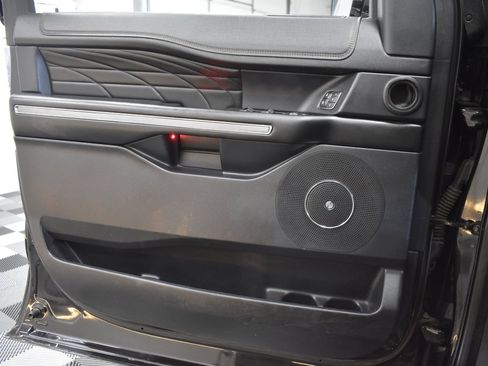Used 2019 Ford Expedition Platinum image 28