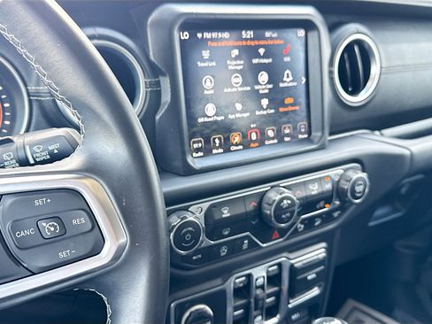 Used 2018 Jeep Wrangler Unlimited Sahara AWD/4WD image 25