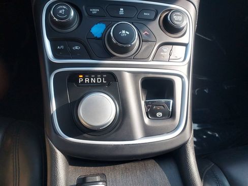 Used 2016 Chrysler 200 Limited FWD image 18