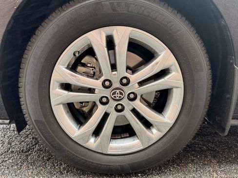 Used 2022 Toyota Sienna Platinum w/ Protection Package (TMS) image 9