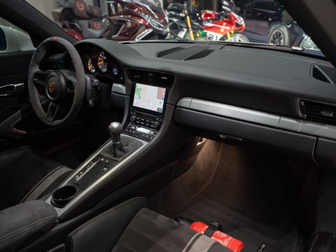 Used 2018 Porsche 911 GT3 RWD image 28
