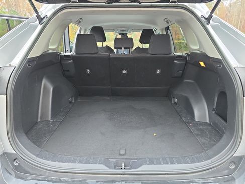 Used 2019 Toyota RAV4 LE image 12