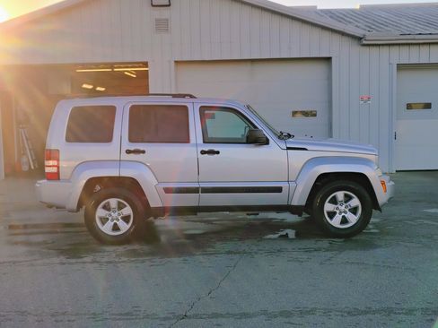 Used 2010 Jeep Liberty Sport w/ Popular Equipment Group image 7
