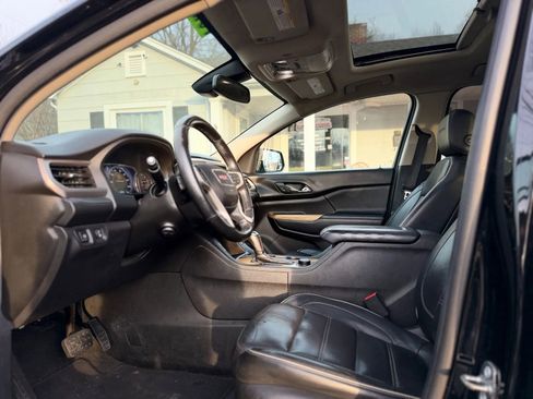 Used 2017 GMC Acadia Denali w/ Technology Package AWD/4WD image 10