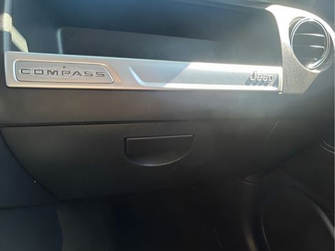 Used 2015 Jeep Compass FWD image 30