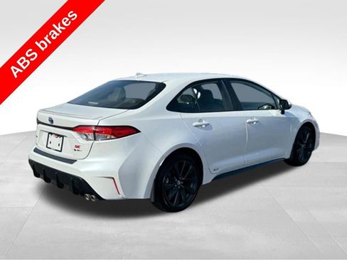 Certified 2025 Toyota Corolla SE w/ SE Premium Package image 5