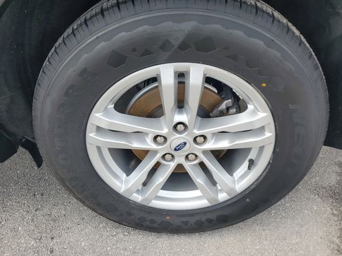 Used 2023 Ford Explorer XLT image 32