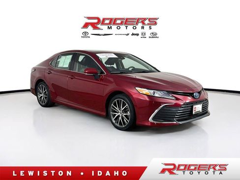 Certified 2022 Toyota Camry XLE w/ Navigation Upgrade Package FWD image 1