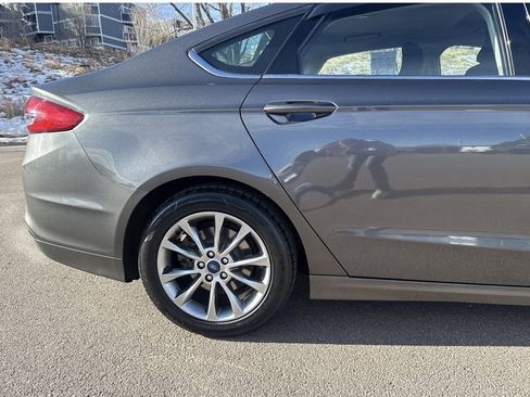 Used 2017 Ford Fusion SE image 28