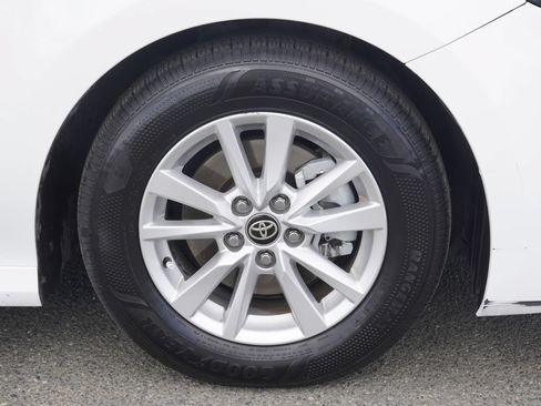 Used 2025 Toyota Camry LE FWD image 10