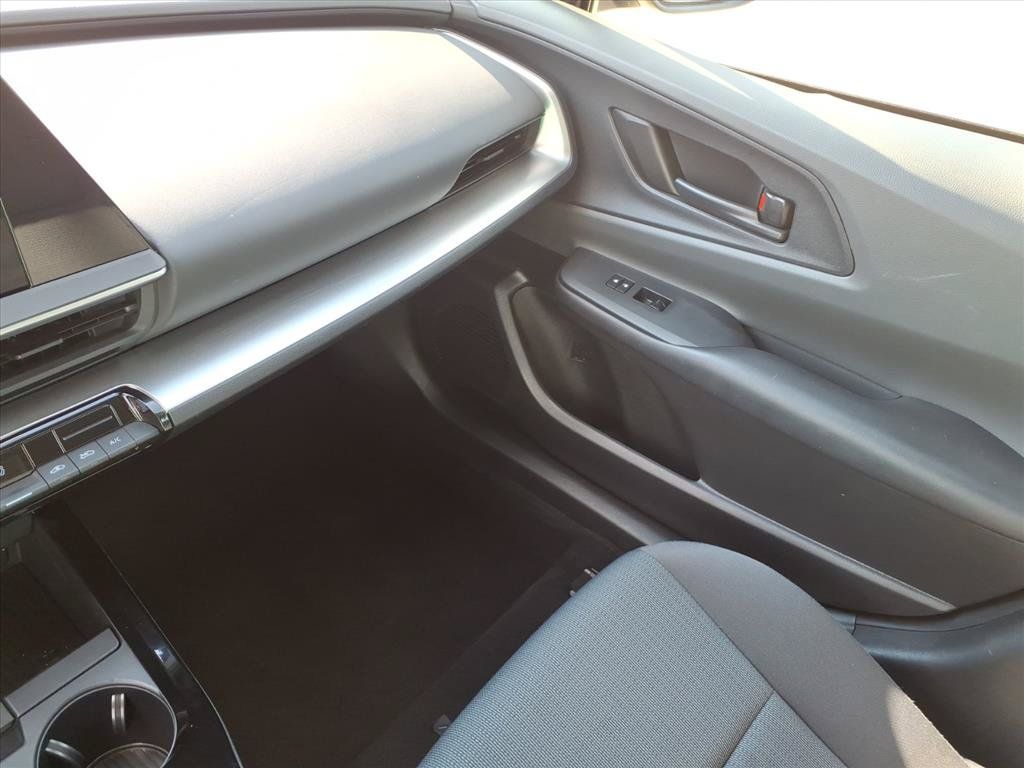 Used 2024 Toyota Prius LE FWD image 33