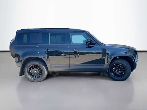 Used 2025 Land Rover Defender 110 S AWD/4WD image 7