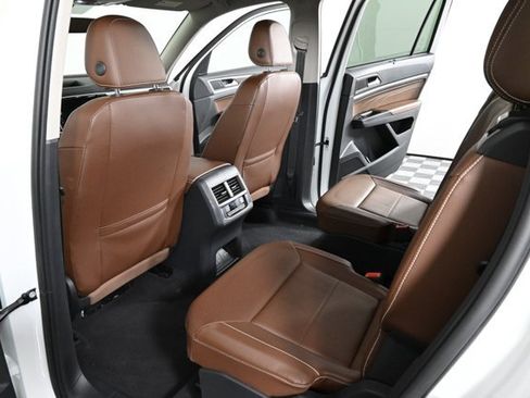 Certified 2022 Volkswagen Atlas SE w/ Black Wheel Package image 16