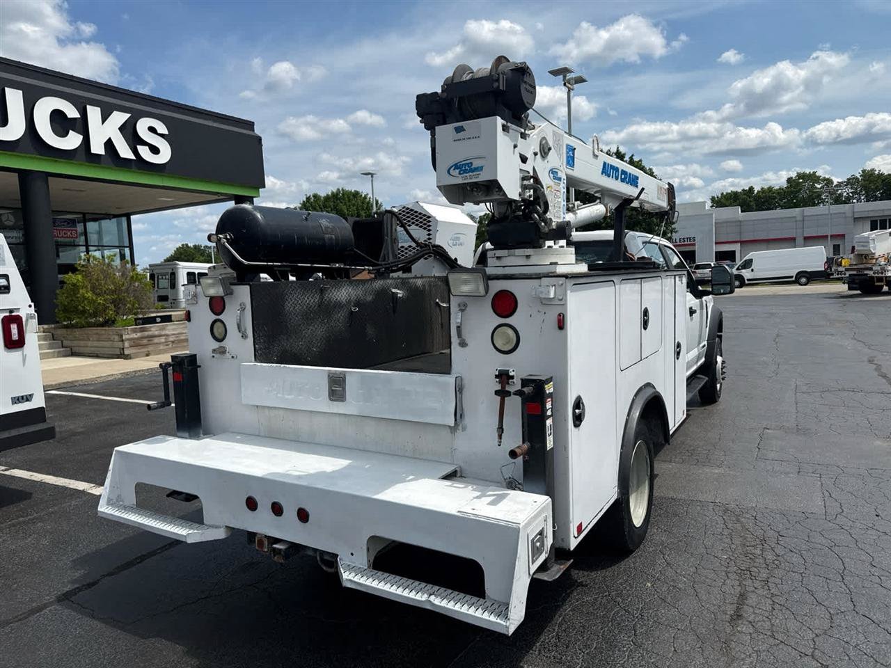 Used 2017 Ford F550 2WD Crew Cab Super Duty image 8