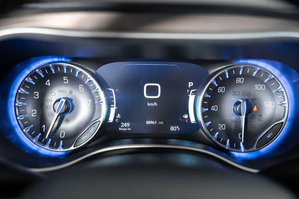 Used 2018 Chrysler Pacifica Touring-L w/ Advanced Safetytec Group FWD image 31