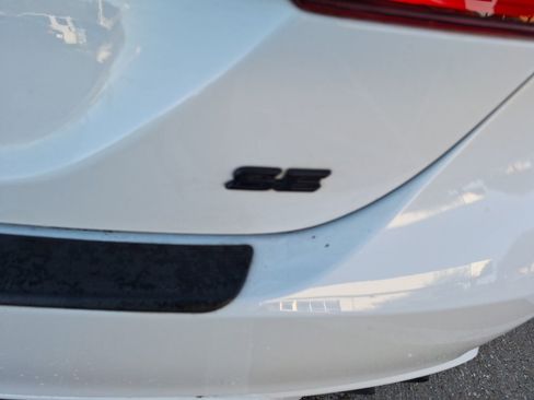 Used 2024 Toyota Camry SE image 12