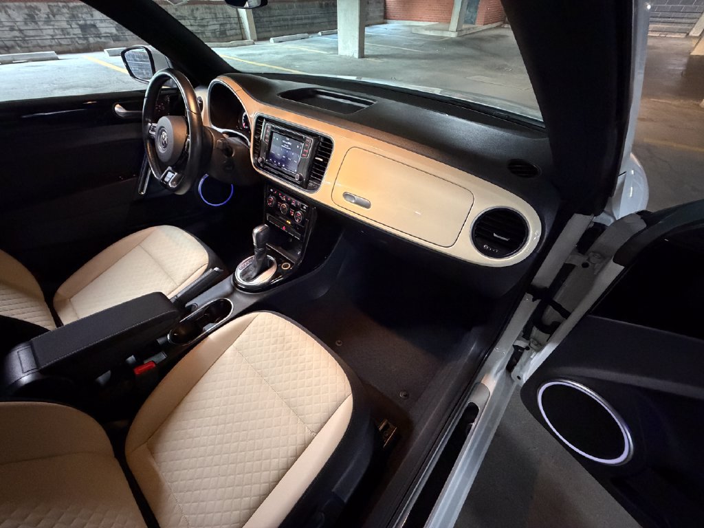 Used 2019 Volkswagen Beetle 2.0T SE FWD image 23