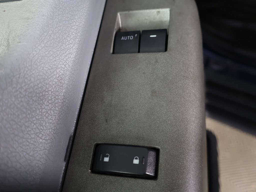 Used 2011 Ford F350 XLT w/ FX4 Off Road Pkg AWD/4WD image 20