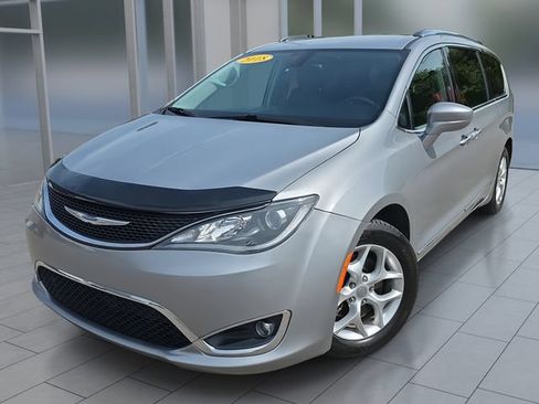 Used 2018 Chrysler Pacifica Touring-L Plus FWD image 1