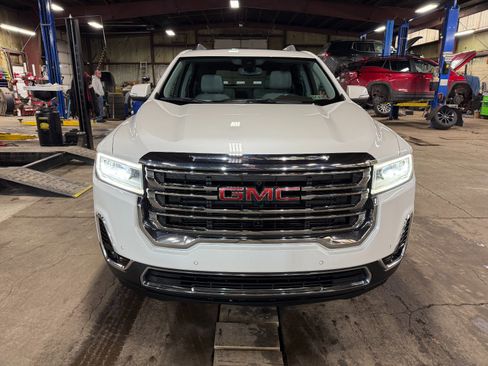 Used 2022 GMC Acadia SLT w/ LPO, Floor Liner Package image 8