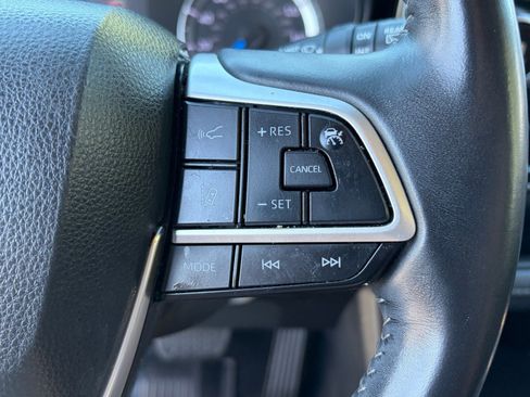 Used 2022 Toyota Highlander LE image 20