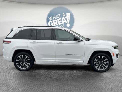 Used 2024 Jeep Grand Cherokee Overland w/ Luxury Tech Group IV image 2