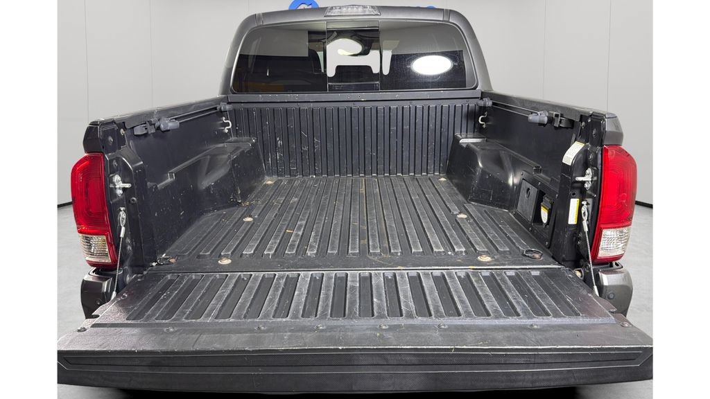 Used 2022 Toyota Tacoma TRD Sport w/ Technology Package RWD image 29
