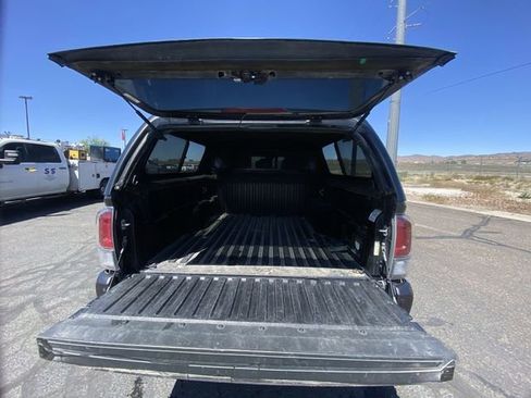 Used 2022 Toyota Tacoma TRD Off-Road w/ TRD Premium Off Road Package AWD/4WD image 23