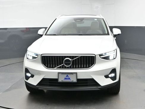 Used 2023 Volvo XC40 B5 Plus w/ Protection Package Premier AWD/4WD image 3