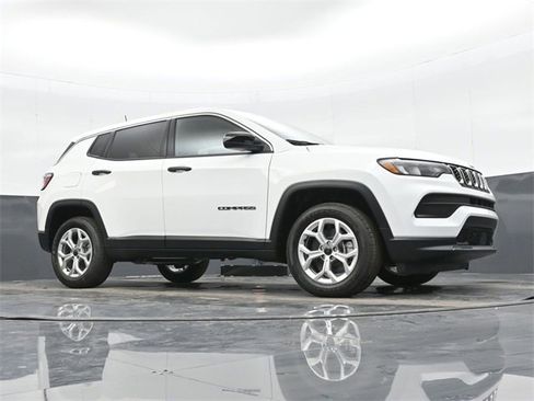 Used 2025 Jeep Compass Sport image 39