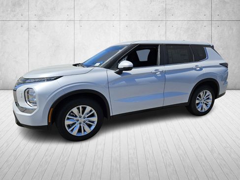 New 2026 Mitsubishi Outlander ES AWD/4WD image 3