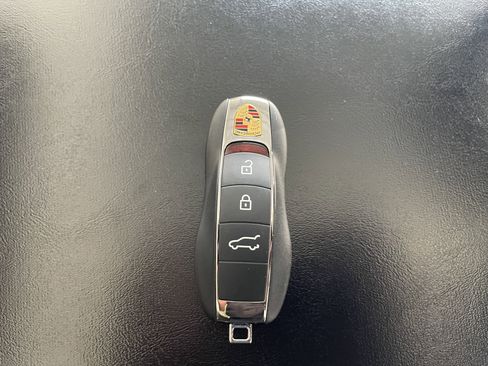 Used 2025 Porsche Macan image 25