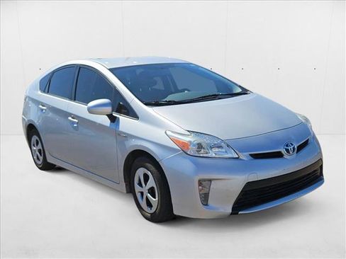 Used 2015 Toyota Prius Two image 3