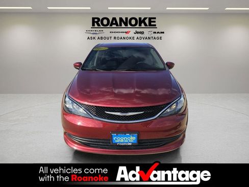 Used 2017 Chrysler Pacifica Touring FWD image 14