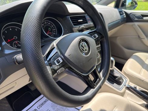 Used 2019 Volkswagen Golf SE FWD image 19