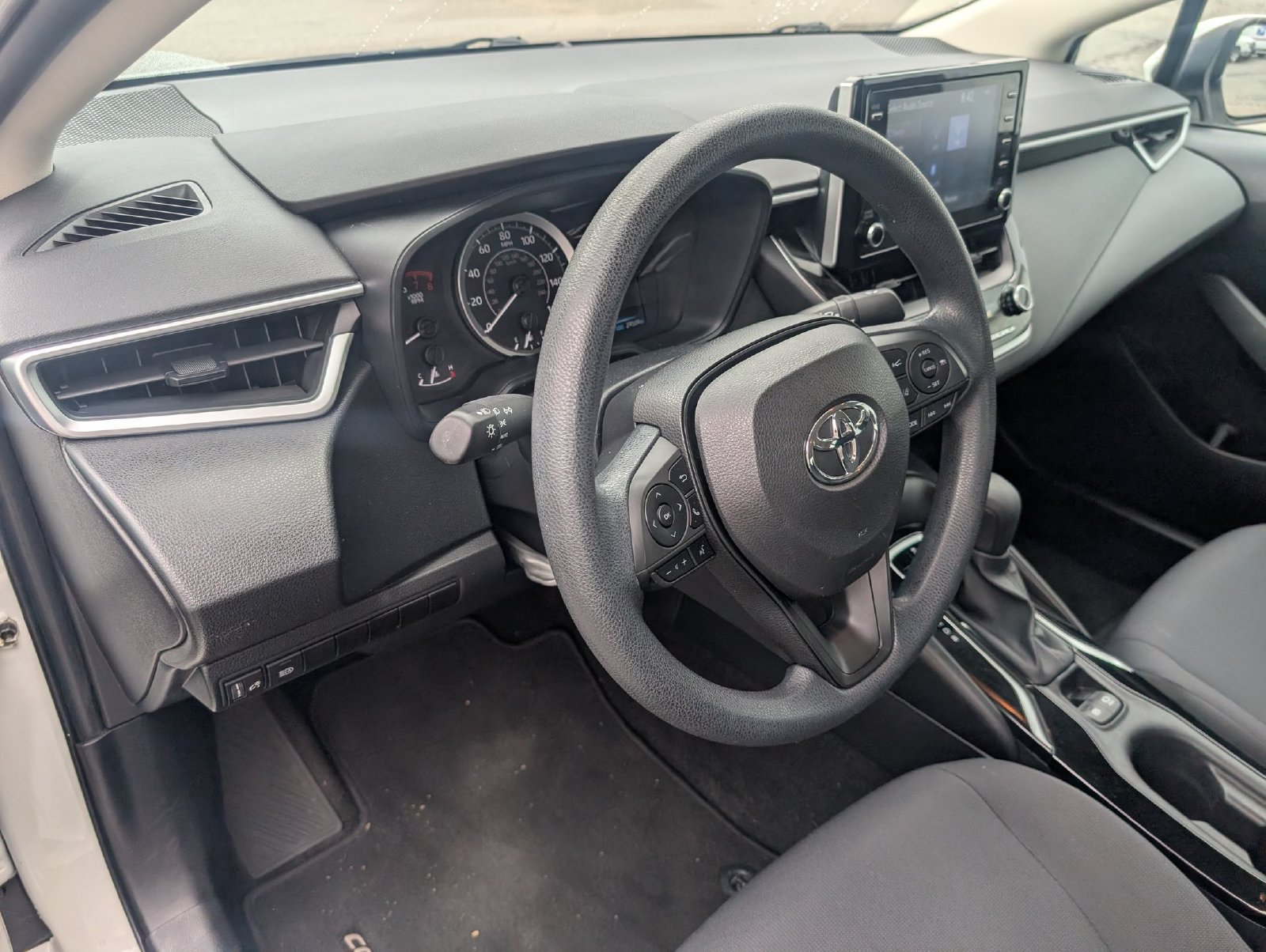 Used 2020 Toyota Corolla LE FWD image 11