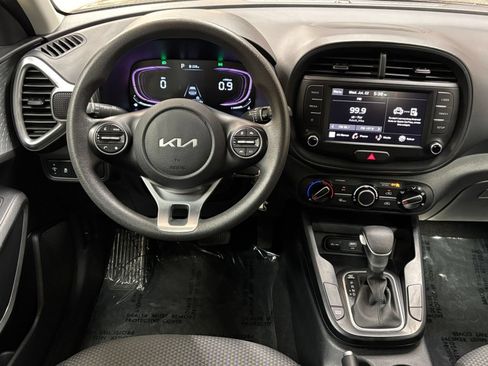 Used 2025 Kia Soul LX w/ LX Technology Package FWD image 27