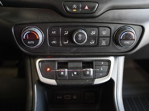 Used 2023 GMC Terrain SLE w/ Driver Convenience Package image 21