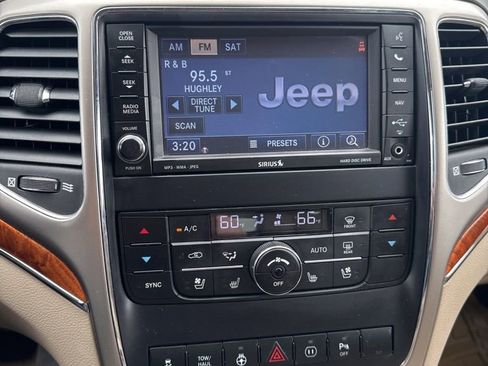 Used 2012 Jeep Grand Cherokee Overland image 12