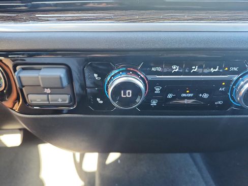 New 2026 GMC Sierra 1500 SLE image 16